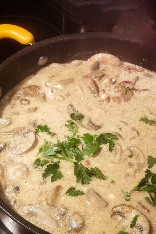 chicken stroganoff with mushrooms and bacon