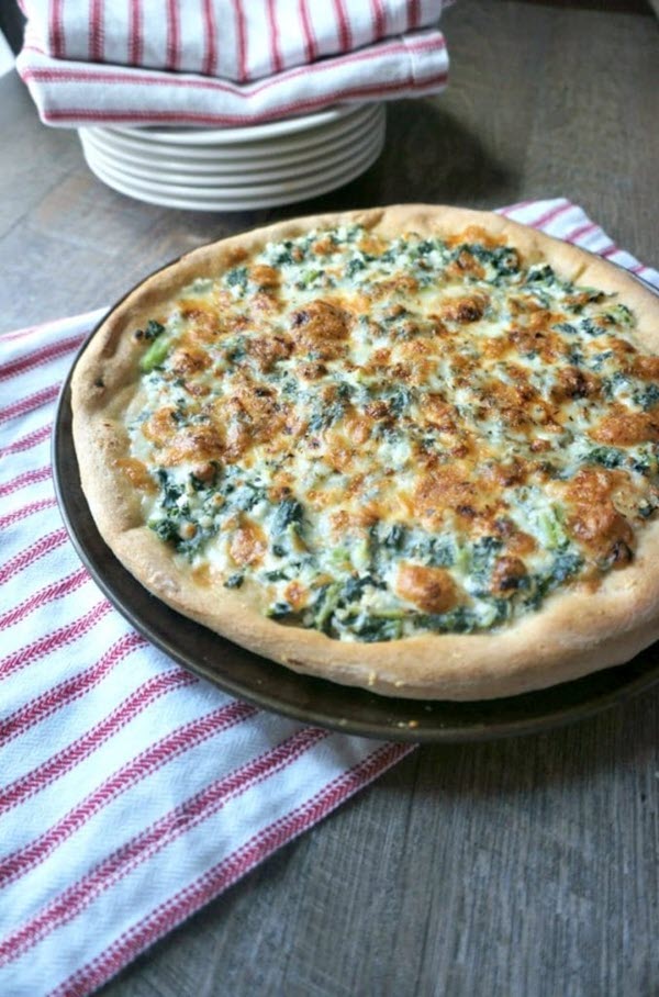 Healthy pizza recipes: white spinach pizza