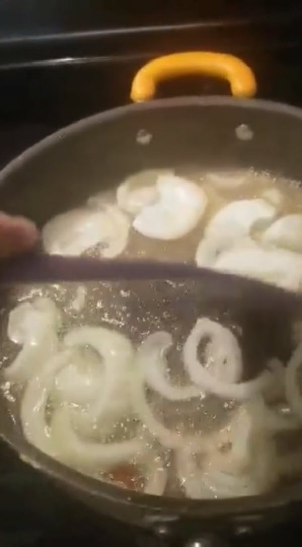 how to sauté onions for smothered chicken